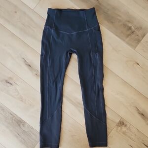 Stylish High-Waisted Lulelemon Cropped Leggings